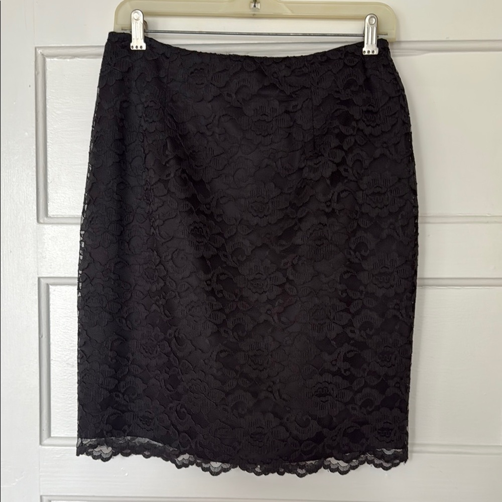 Black Knee-Length Pencil Skirt for Cocktail Events